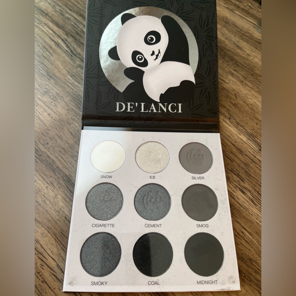 DE'LANCI Panda Eyeshadow Palette - Picture 2 of 4